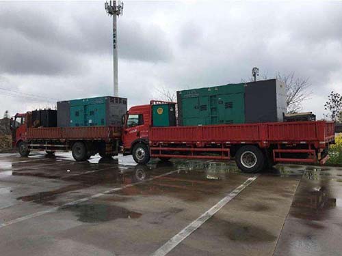 安顺涂抹密封胶后，需要等待多长时间才能安装水冷式机油散热器密封件？